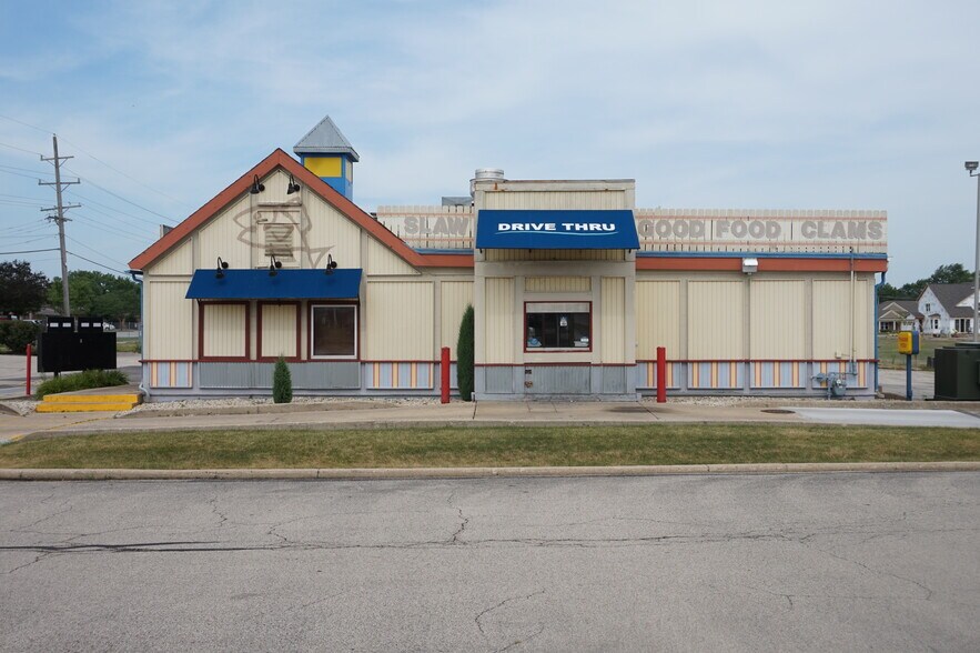 More Photos Of 800 Irving Park Rd, Hanover Park General Retail For Sale
