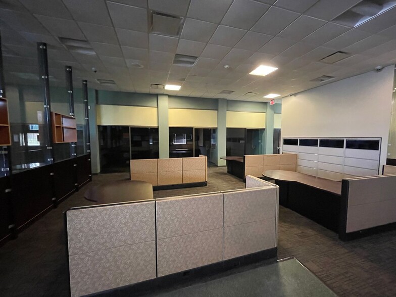 More Photos Of 9300 Blue Ridge Blvd, Kansas City Bank For Sale