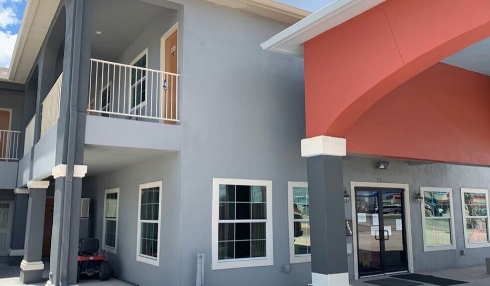 Primary Photo Of 3084 Tx-16, Tilden Hotel For Sale