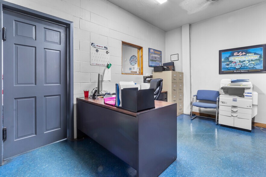 More Photos Of 4210 W Morris St, Indianapolis Warehouse For Sale