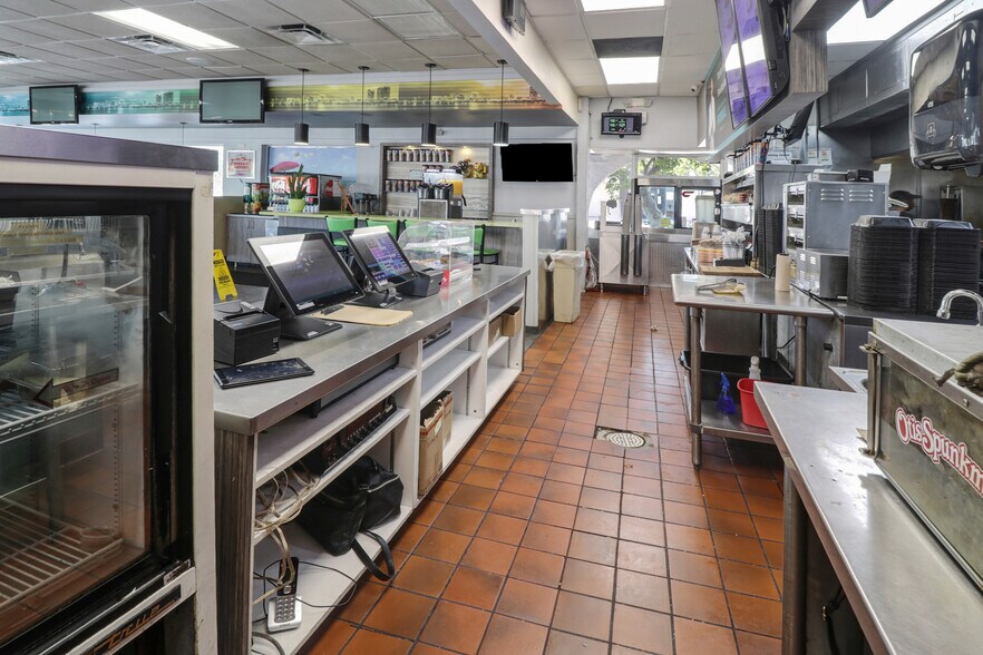 More Photos Of 750 W Sample Rd, Pompano Beach Fast Food For Lease