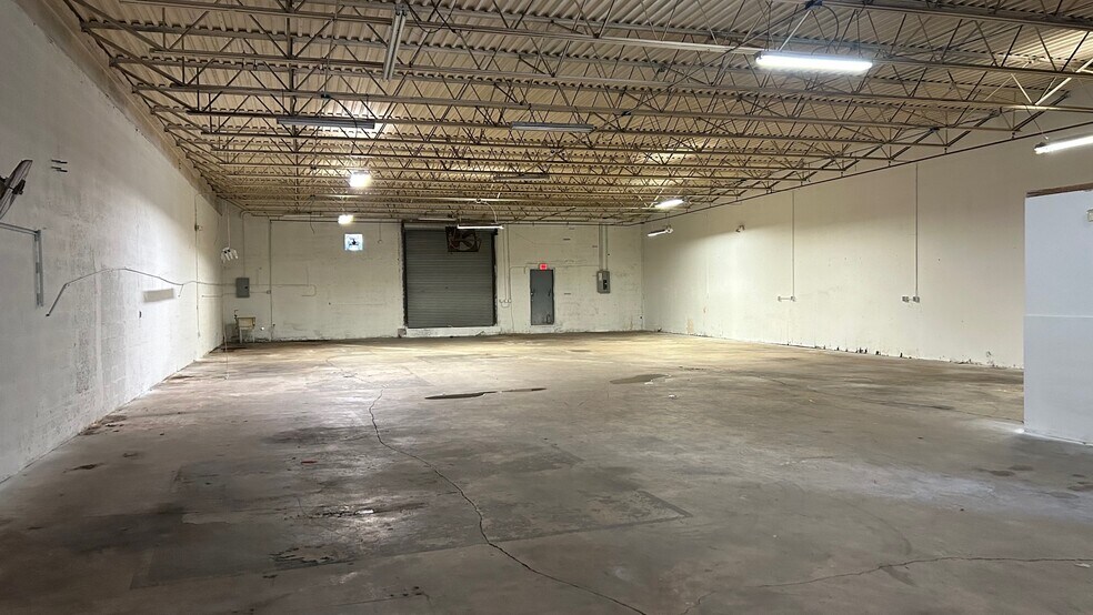 More Photos Of 1010-1060 E 32nd St, Hialeah Manufacturing For Lease