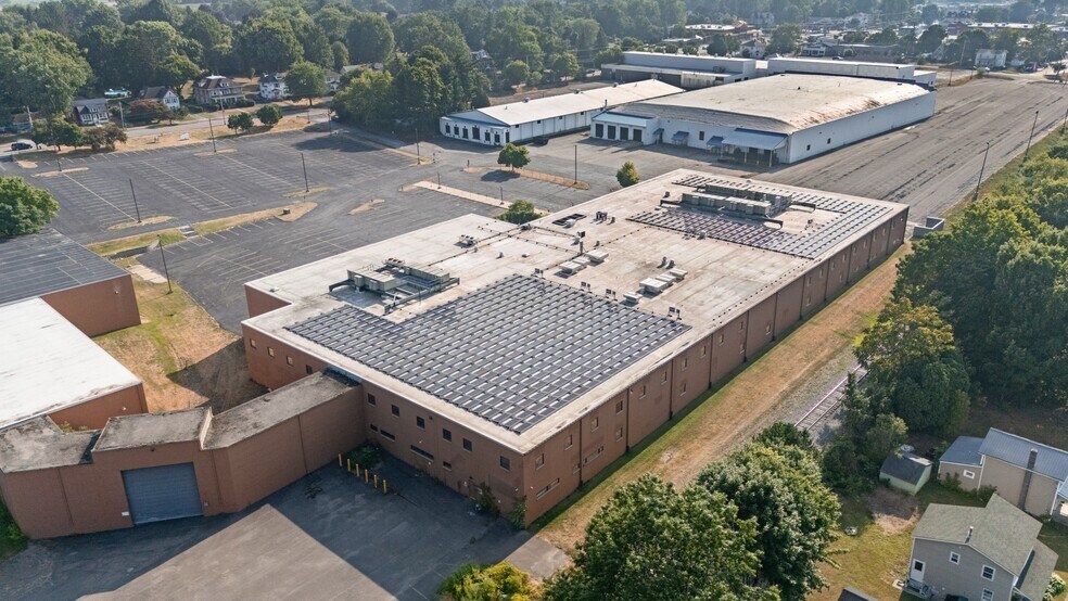 More Photos Of 231 East Ave, Albion Town Orleans Office For Lease