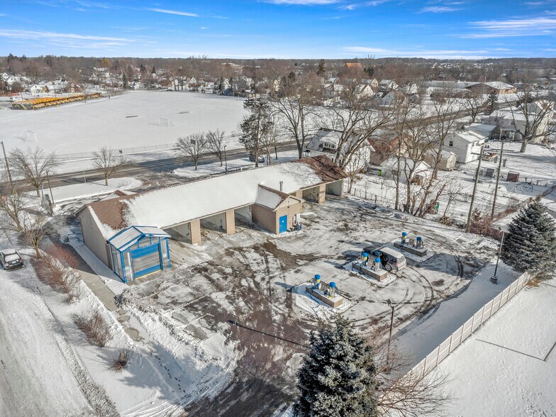 More Photos Of 25957 Gibraltar Rd, Flat Rock Carwash For Sale