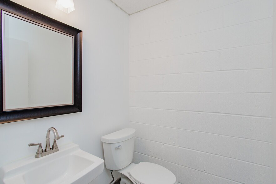 More Photos Of 831 W Touhy Ave, Park Ridge Storefront For Lease