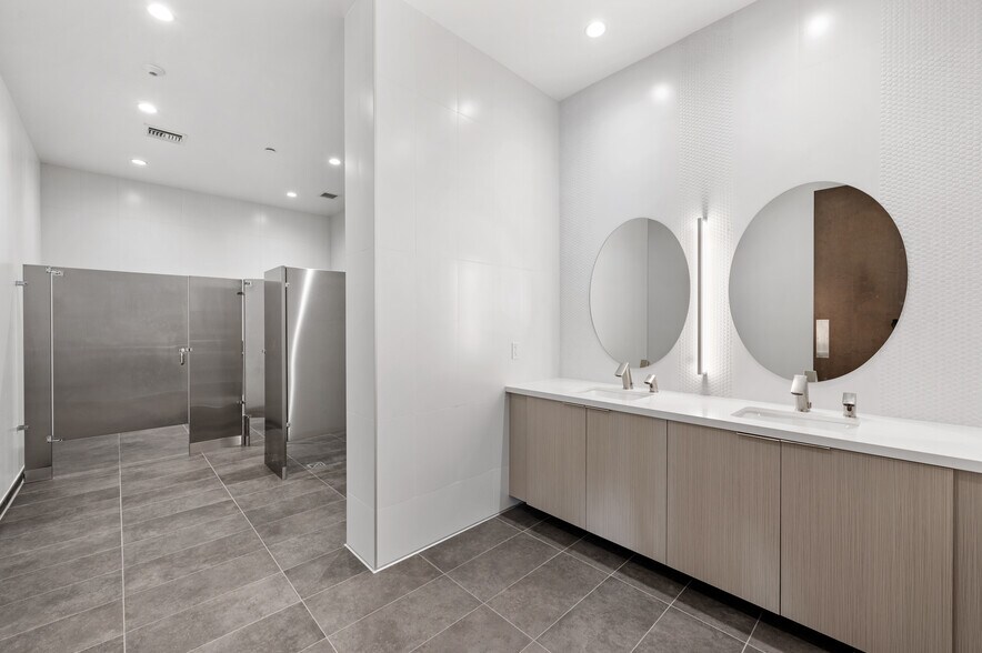 More Photos Of 5810 Van Allen Way, Carlsbad Flex For Sale