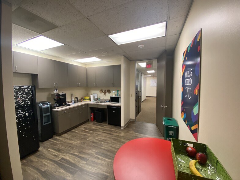 More Photos Of 820 Gessner Rd, Houston Office For Lease