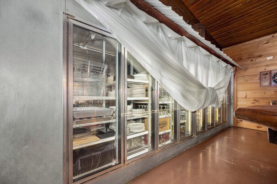 More Photos Of 7080 Dale Ridge Rd, Lancaster Convenience Store For Sale