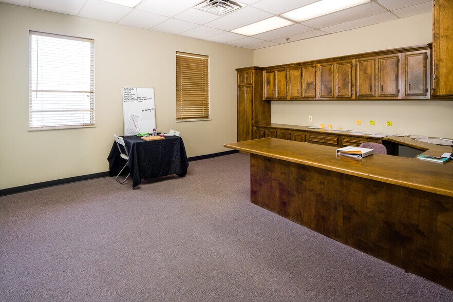 More Photos Of 5301 Polk St, Houston Warehouse For Lease