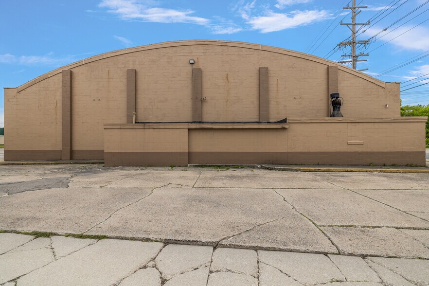 More Photos Of 2419 Lapeer Rd, Port Huron General Retail For Sale