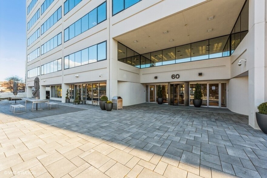 More Photos Of 60 Cutter Mill Rd, Great Neck Office For Lease