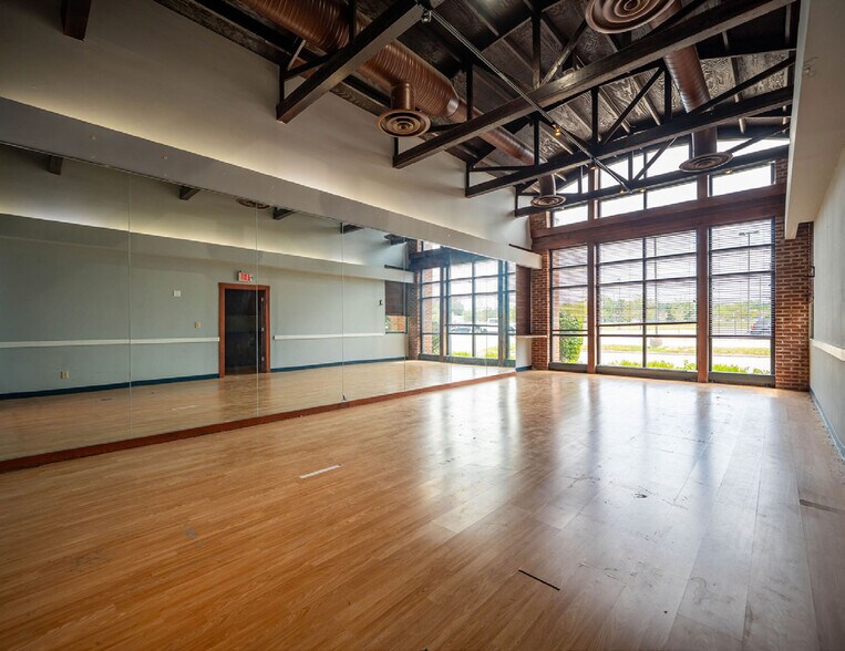 More Photos Of 690 Morrison Rd, Columbus Medical For Sale