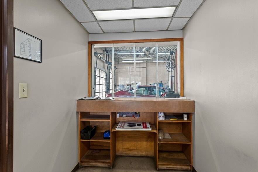 More Photos Of 6425 Glenwood Ave, Raleigh Auto Repair For Sale
