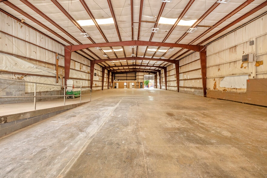 More Photos Of 329 E 2nd St, Frederick Warehouse For Lease