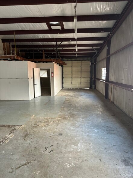 More Photos Of 15502 Old Galveston Rd, Webster Light Manufacturing For Lease