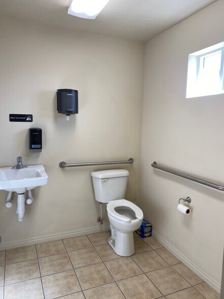 More Photos Of 1200 Avenue E, Ely Office For Sale