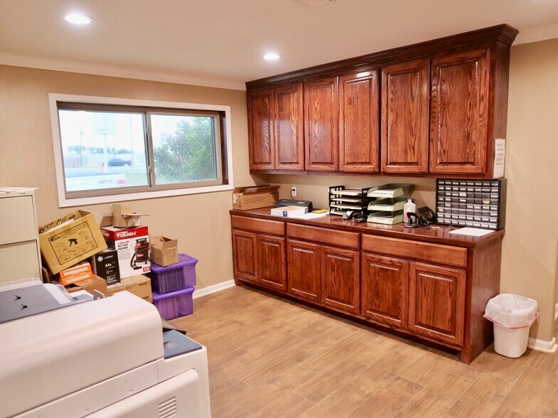 More Photos Of 4906 Houston Hwy, Victoria Light Distribution For Sale