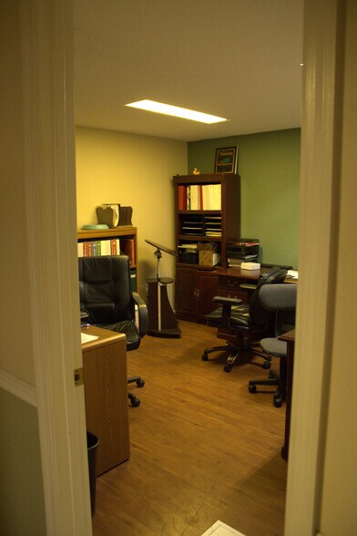 More Photos Of 1938-1958 SW Biltmore St, Port Saint Lucie Light Distribution For Sale