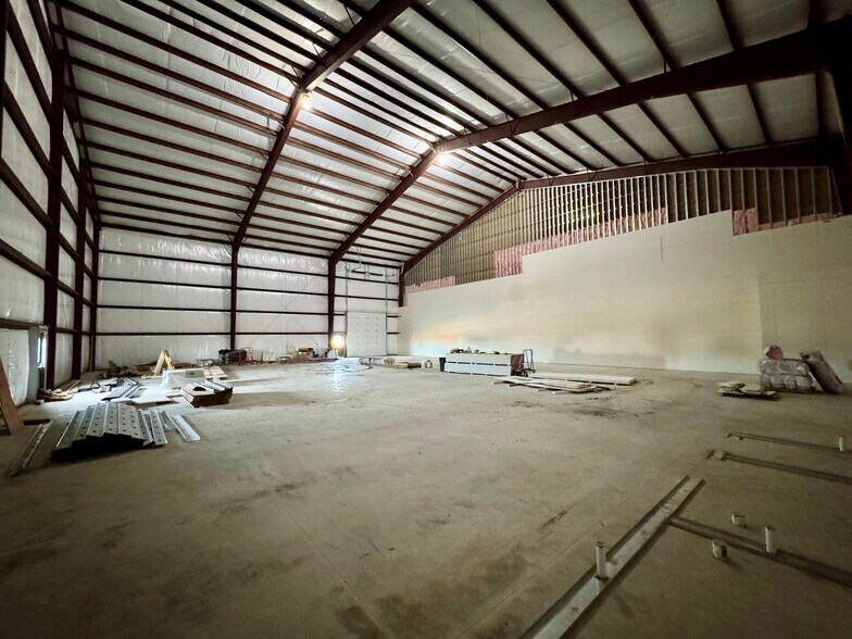 More Photos Of 5700 Eastside Parkway Dr, Gas City Light Distribution For Lease