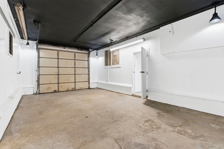 More Photos Of 1424 E Florida St, Springfield Light Manufacturing For Sale