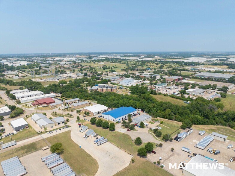 More Photos Of 421 Powerhouse St, McKinney Light Manufacturing For Sale