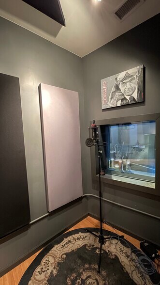 More Photos Of 11316 Burbank Blvd, North Hollywood General Retail For Sale