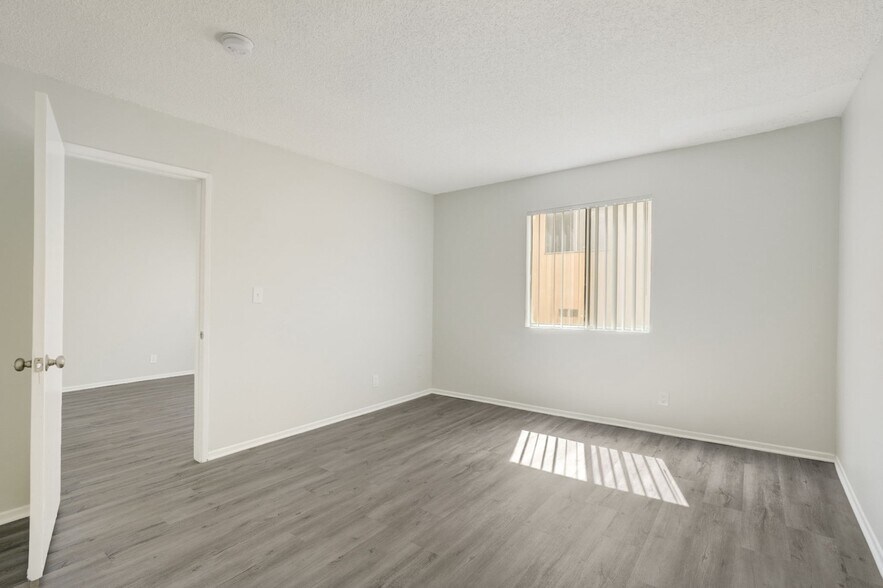 More Photos Of 311 S New Hampshire Ave, Los Angeles Apartments For Sale