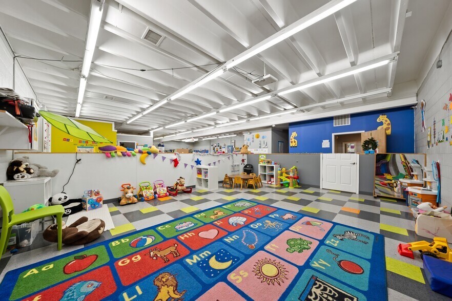 More Photos Of 874 E Aurora Rd, Macedonia Freestanding For Sale