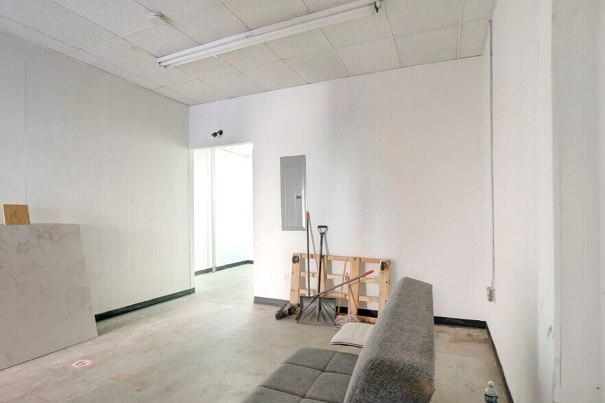 More Photos Of 28-14 41st Ave, Long Island City Office Residential For Lease
