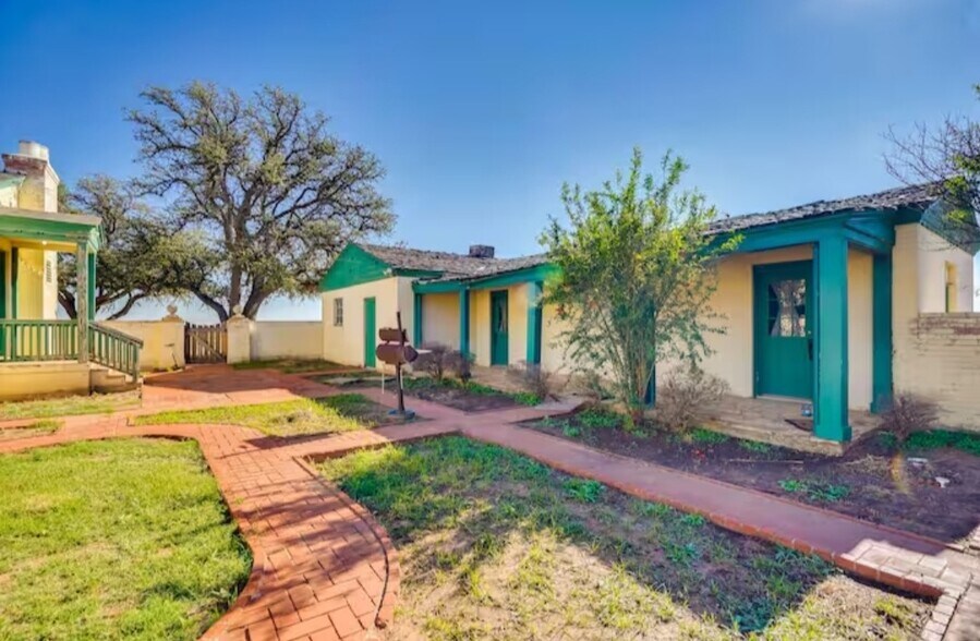 More Photos Of 2070 SW Loop 338, Odessa Specialty For Lease