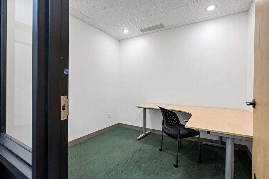 More Photos Of 1153 SE 16th Ave, Minneapolis Coworking Space