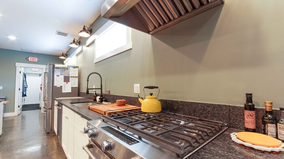 More Photos Of 17629 Cordova Pl, Panama City Beach Industrial For Sale