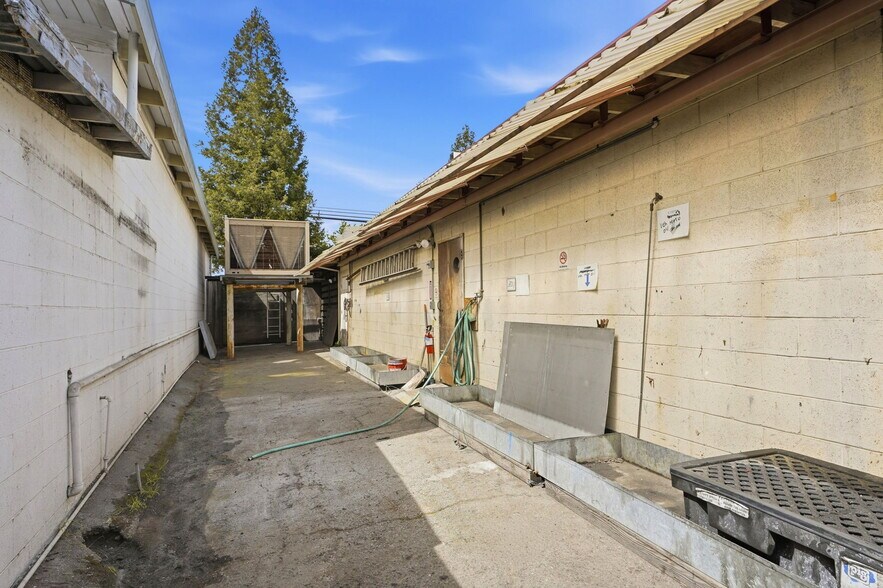 More Photos Of 1420 Healdsburg Ave, Healdsburg Flex For Sale