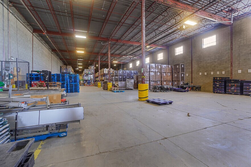 More Photos Of 4580-4610 Hickmore, Montréal Industrial For Lease