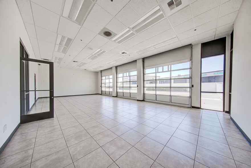 More Photos Of 4625 Wible Rd, Bakersfield Auto Dealership For Lease