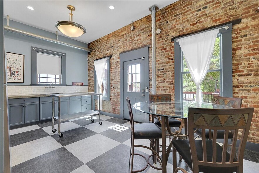More Photos Of 228 1st St, Marysville Storefront Retail Residential For Sale