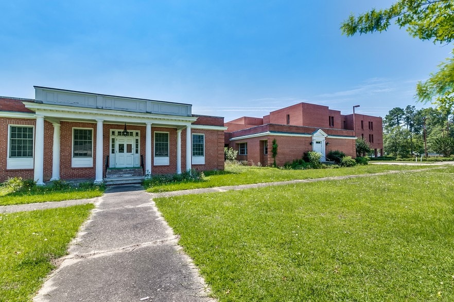 More Photos Of 1202 N Main St, Marion Assisted Living For Sale