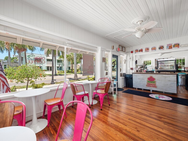 More Photos Of 2135 Mcgregor Blvd, Fort Myers Hospitality For Sale