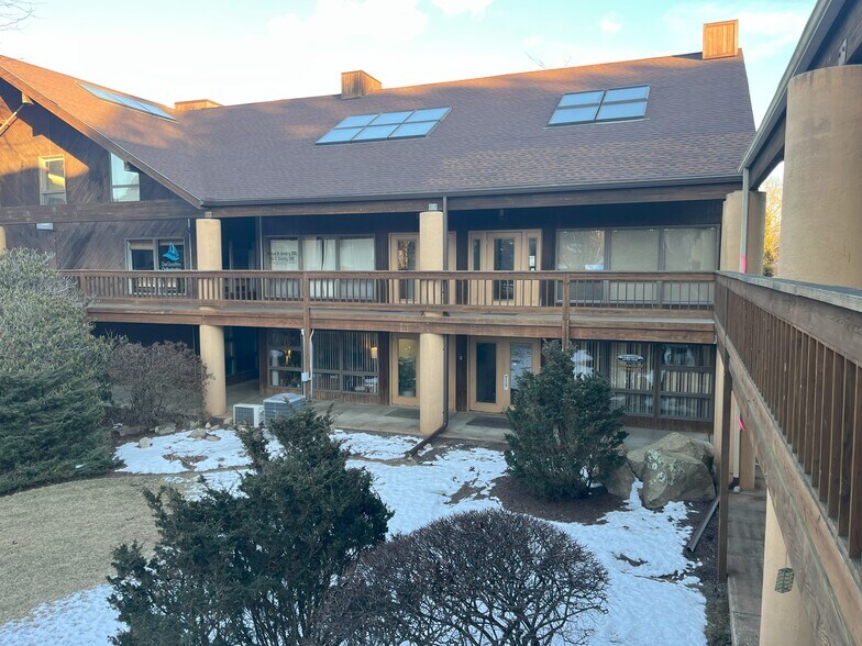 More Photos Of 24 Salt Pond Rd, Wakefield Medical For Lease