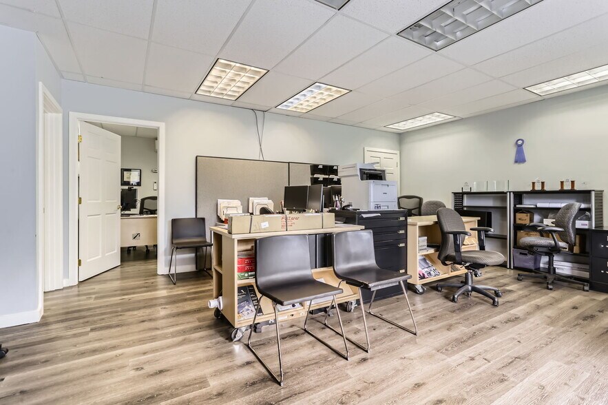 More Photos Of 5215 SE Flavel Dr, Portland Freestanding For Lease