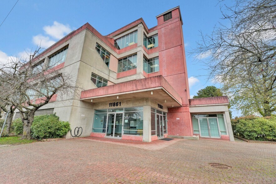 More Photos Of 11861 88 Av, Delta Medical For Lease