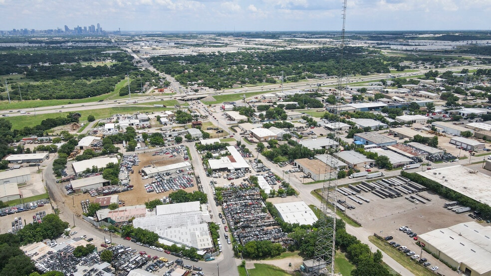 More Photos Of 6361 Singleton Blvd, Dallas Warehouse For Lease