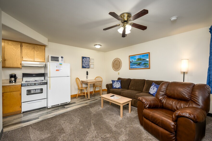 More Photos Of 16045 Lower Harbor Rd, Brookings Hotel For Sale