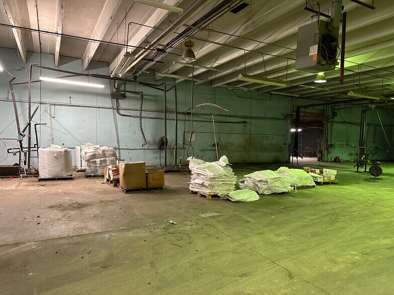 More Photos Of 126 S Griffith St, El Dorado Warehouse For Sale