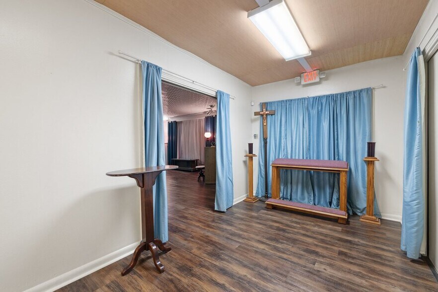 More Photos Of 503 Talbot St, Taylor Funeral Home For Sale