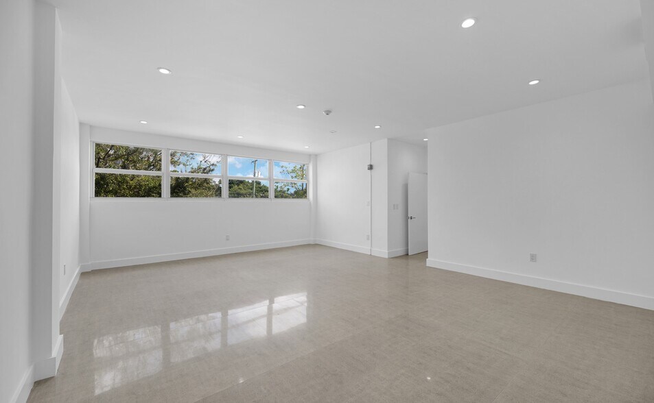 More Photos Of 1635 NW 36th St, Miami Light Distribution For Lease