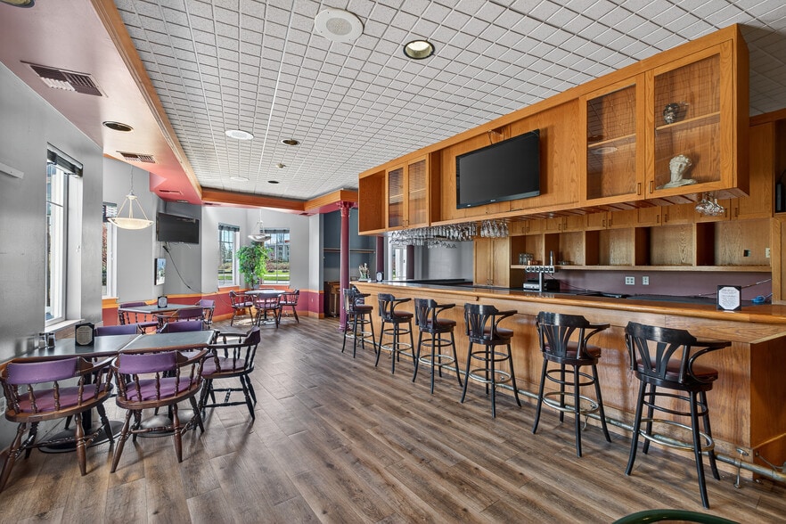 More Photos Of 1650 W Bakerview Rd, Bellingham Restaurant For Sale