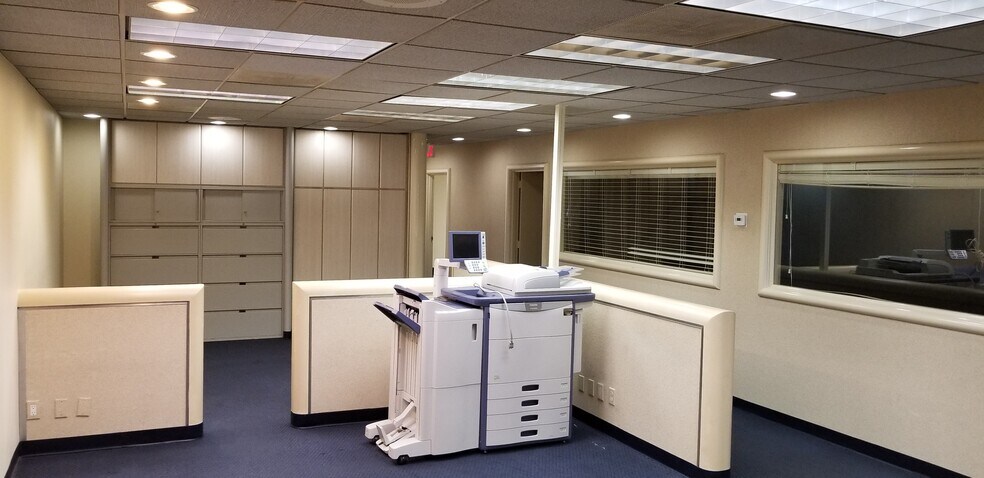 More Photos Of 2110 N Florida Mango Rd, West Palm Beach Office For Lease