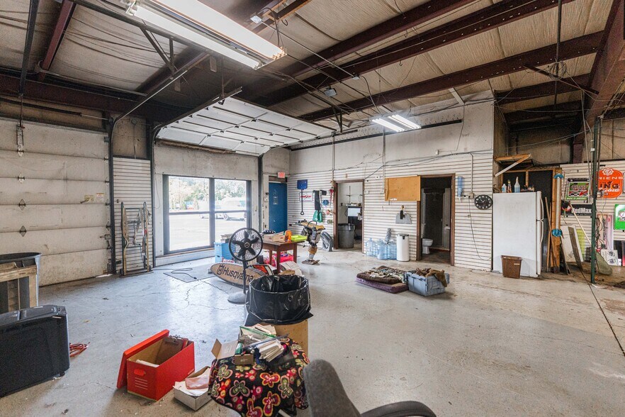 More Photos Of 560 S River St, Batavia Warehouse For Sale