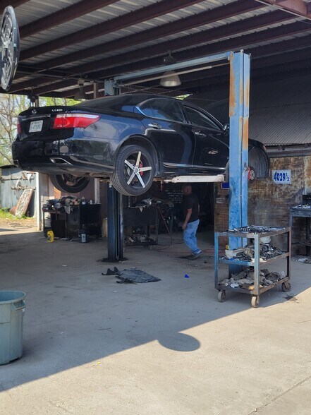 More Photos Of 4029 Melbourne St, Houston Auto Repair For Sale